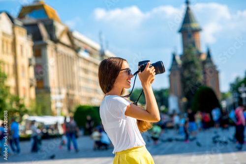 Foto Female tourist in Timisoara