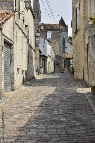 Ruelle typique de la vieille ville haute d Angoul  me