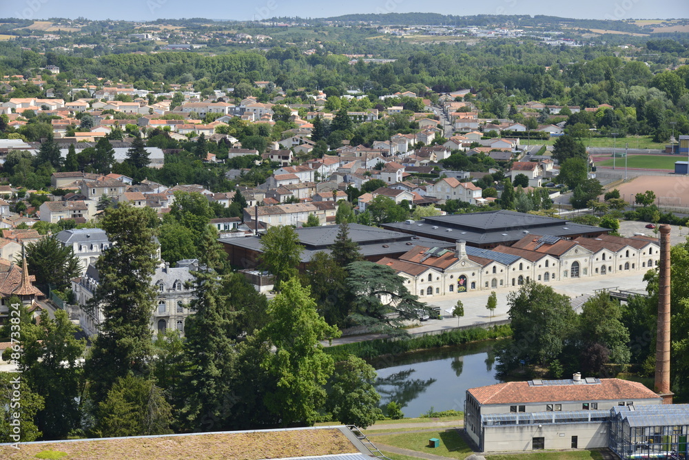 L'un des anciens sites industriels transformé en musée le long de la Charente à Angoulême