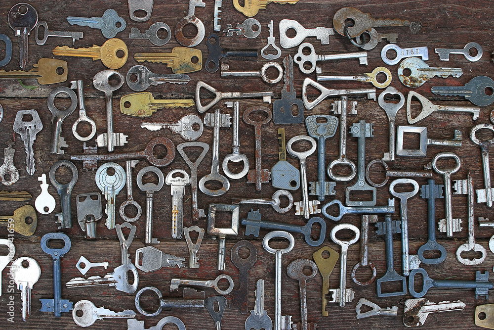 Fototapeta premium Keys locks wooden background