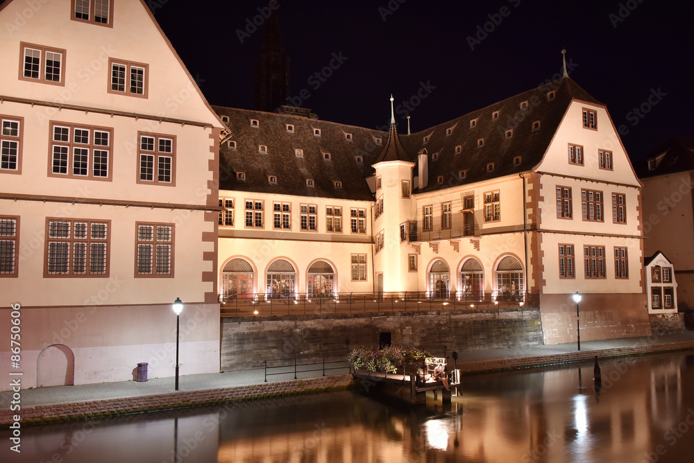 Strasbourg, Ancienne Douane et pont sur l'Ill de nuit