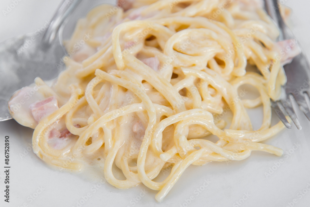 Spaghetti Carbonara with ham and cheese