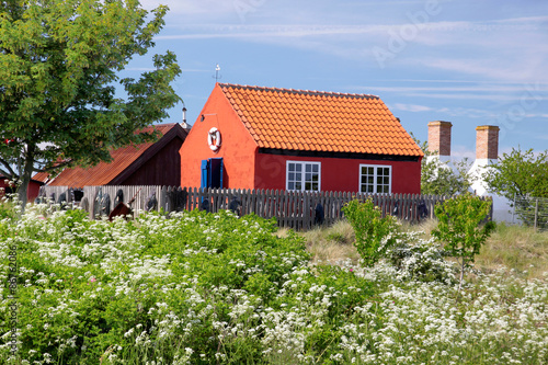 Rotes Ferienhaus am Strand auf Bornholm