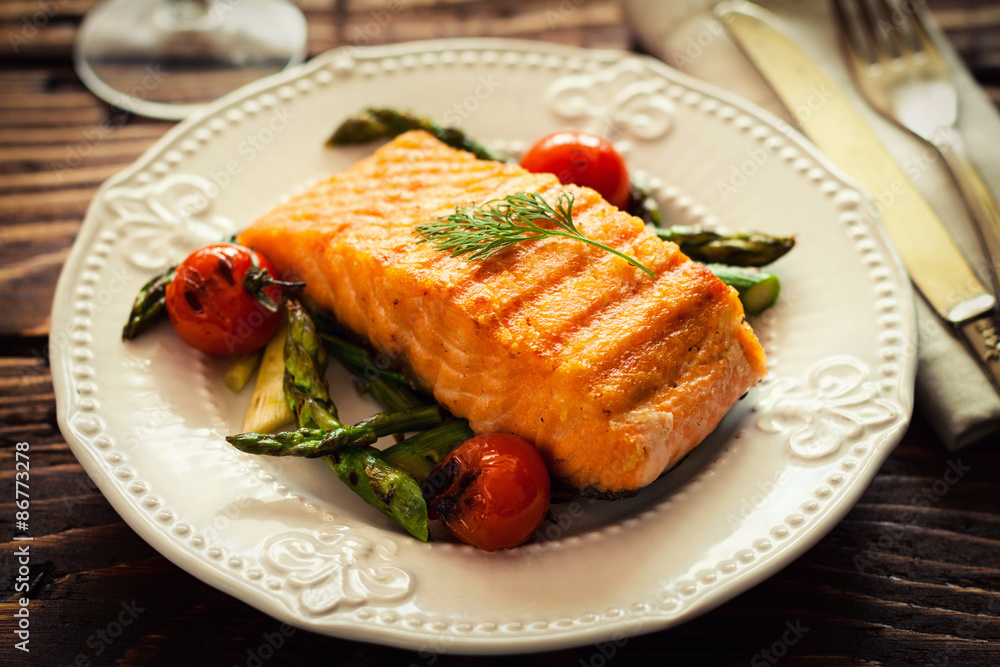 Grilled Salmon with Asparagus Grilled Salmon with Asparagus
