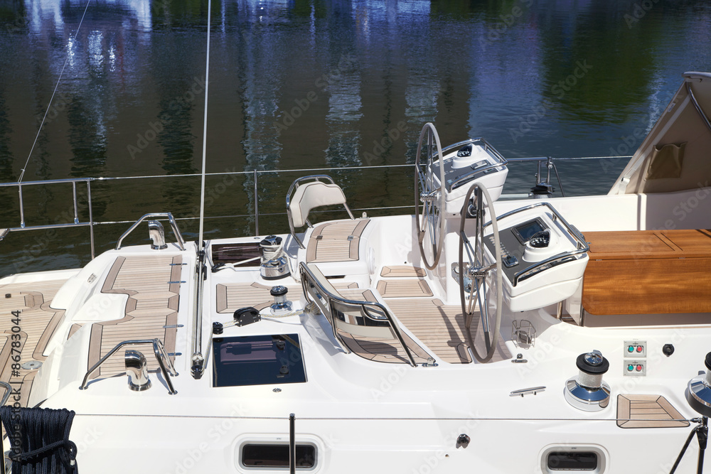 Fototapeta premium LONDON, UK - APRIL 30, 2015: Private boats and hatches in the st. Catherine dock
