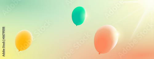 Bunte Ballons im Abendlicht
