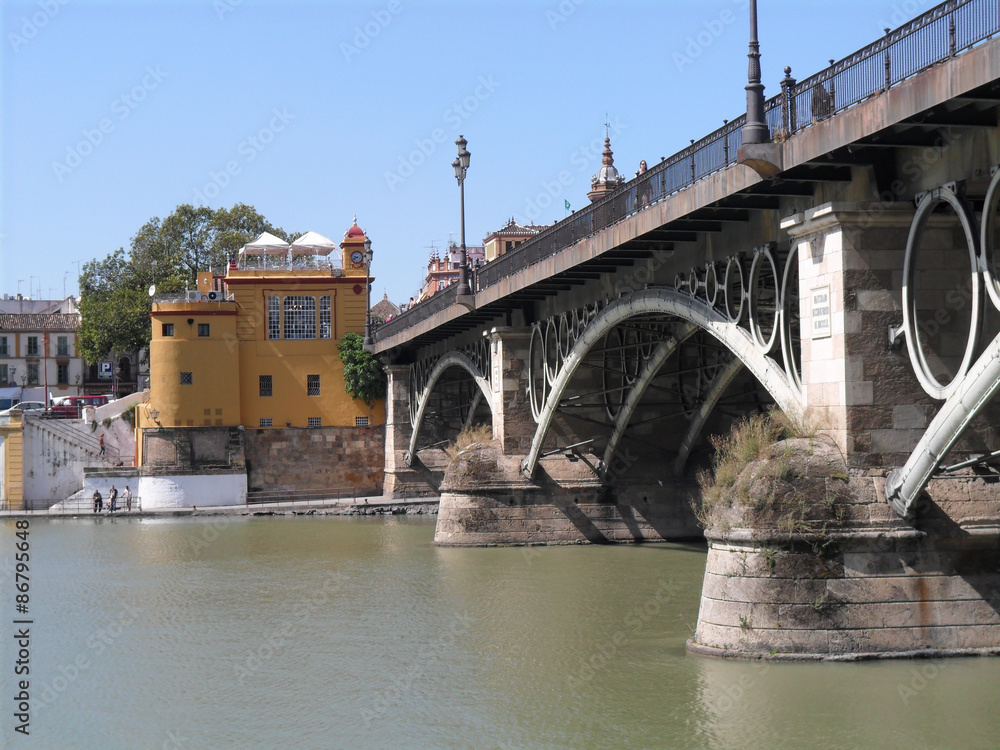 Puente de Triana et le Rio Guadalquivir