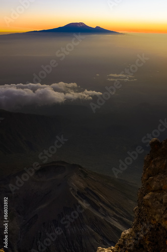 Fotografija Sunrise over Mt Meru carter and the Kilimanjaro