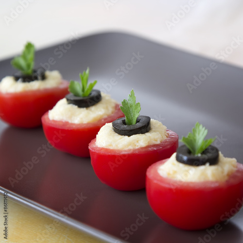 Tomatoes stuffed with cheese and garlic
