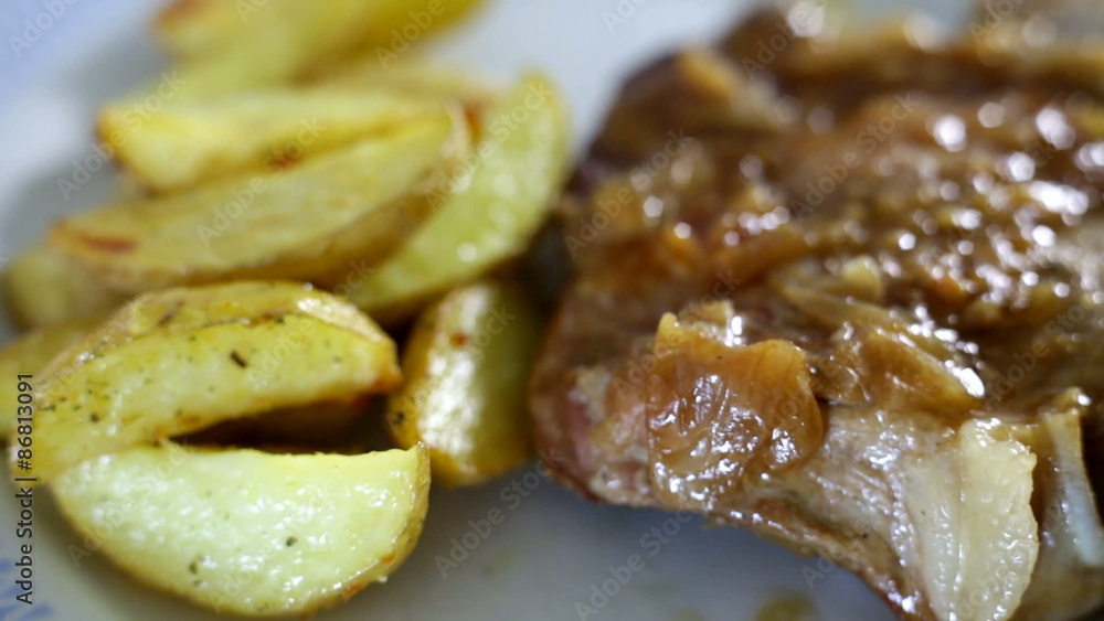 Focusing on pork with potato meal Focusing on pork with potato meal