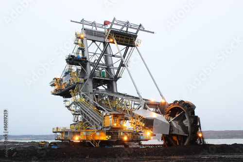 Heavy mining drill machine