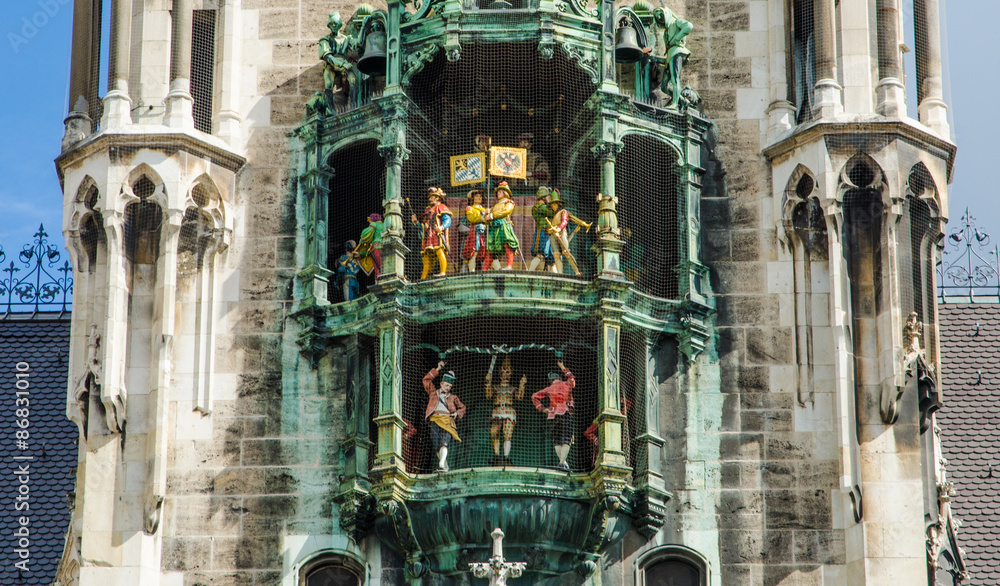 Fototapeta premium Glockenspiel w Nowym Ratuszu w Monachium w Niemczech