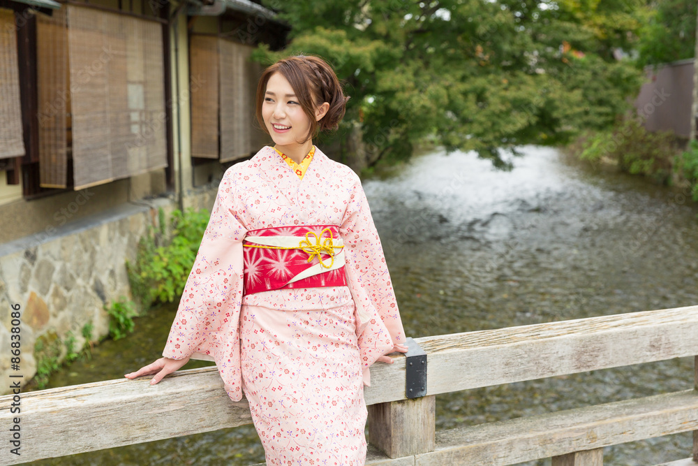 着物を着た女性 着物を着た女性