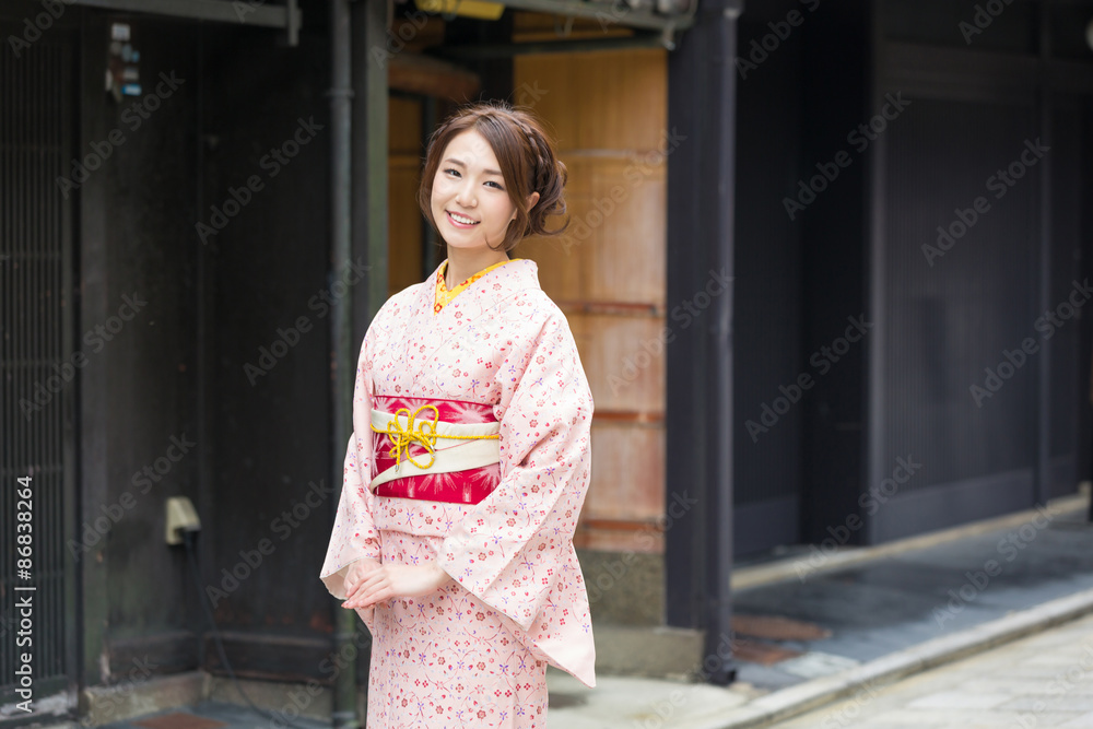 着物を着た女性