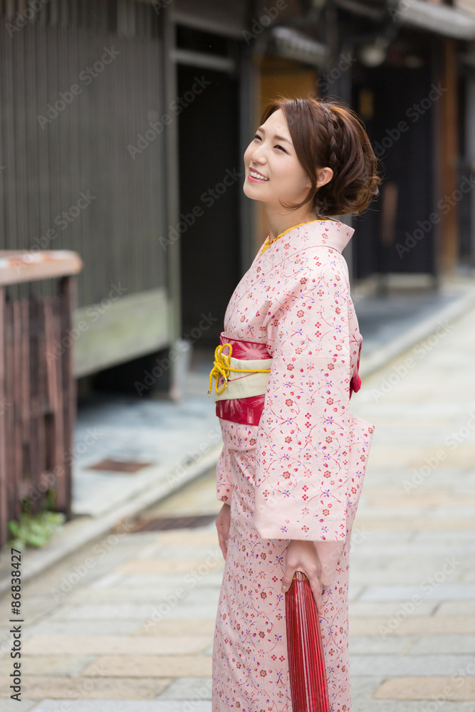 着物を着た女性 着物を着た女性