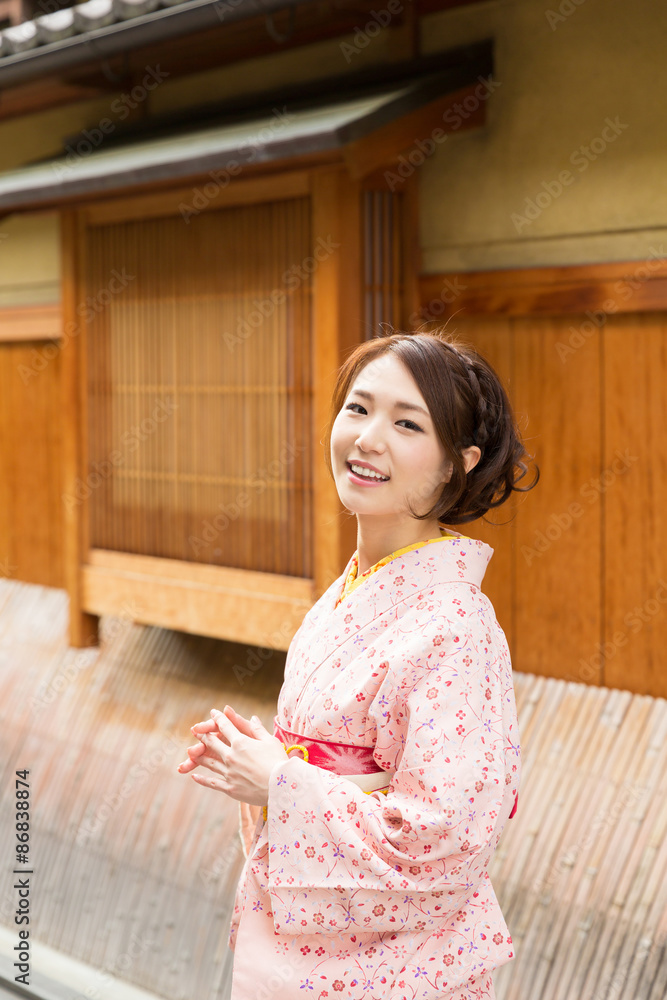 着物を着た女性