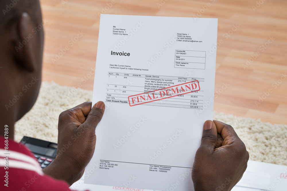 Obraz premium Man Holding Invoice With Final Demand Notification