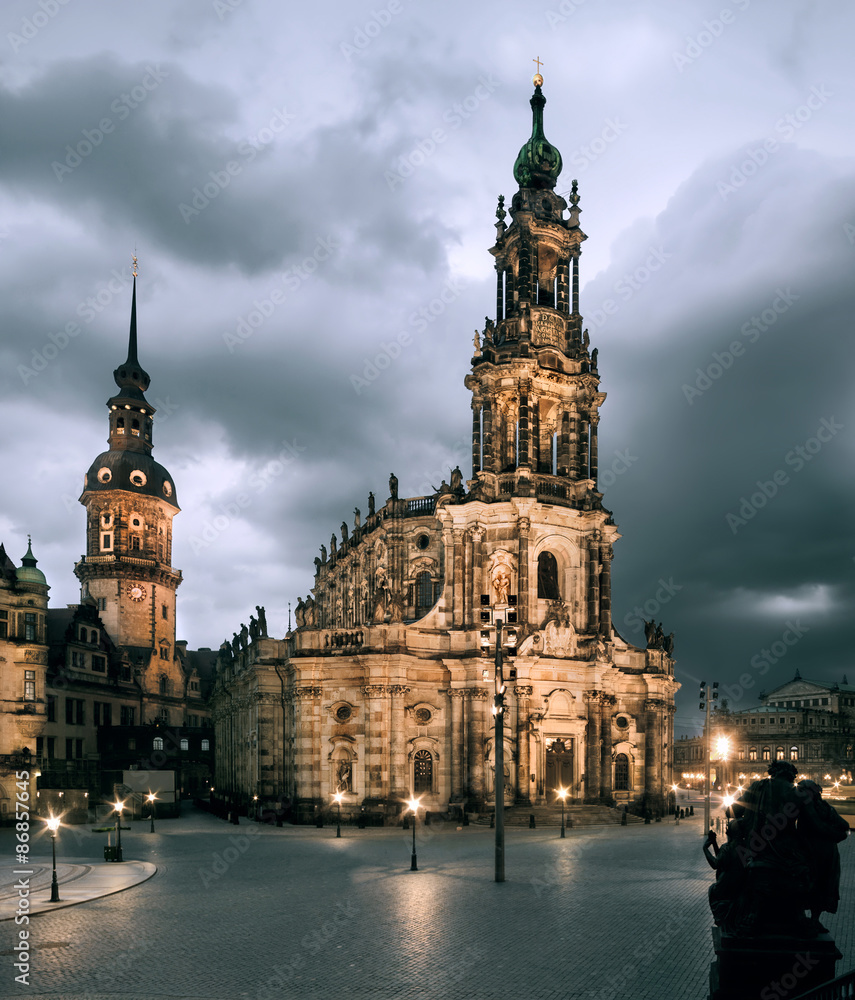 Hofkirche in Dresden illuminated