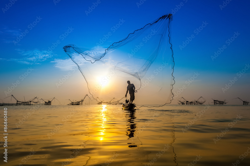 Fototapeta premium throwing fishing net