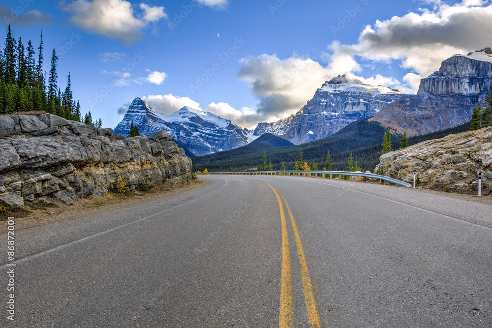 Naklejka premium Icefields parkway curve