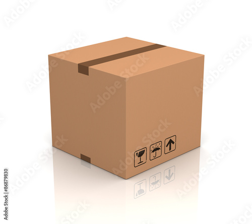 single cardboard box © frender