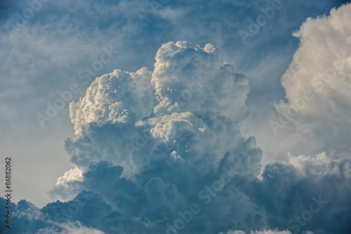 Obraz dramatyczne kłębiaste chmury