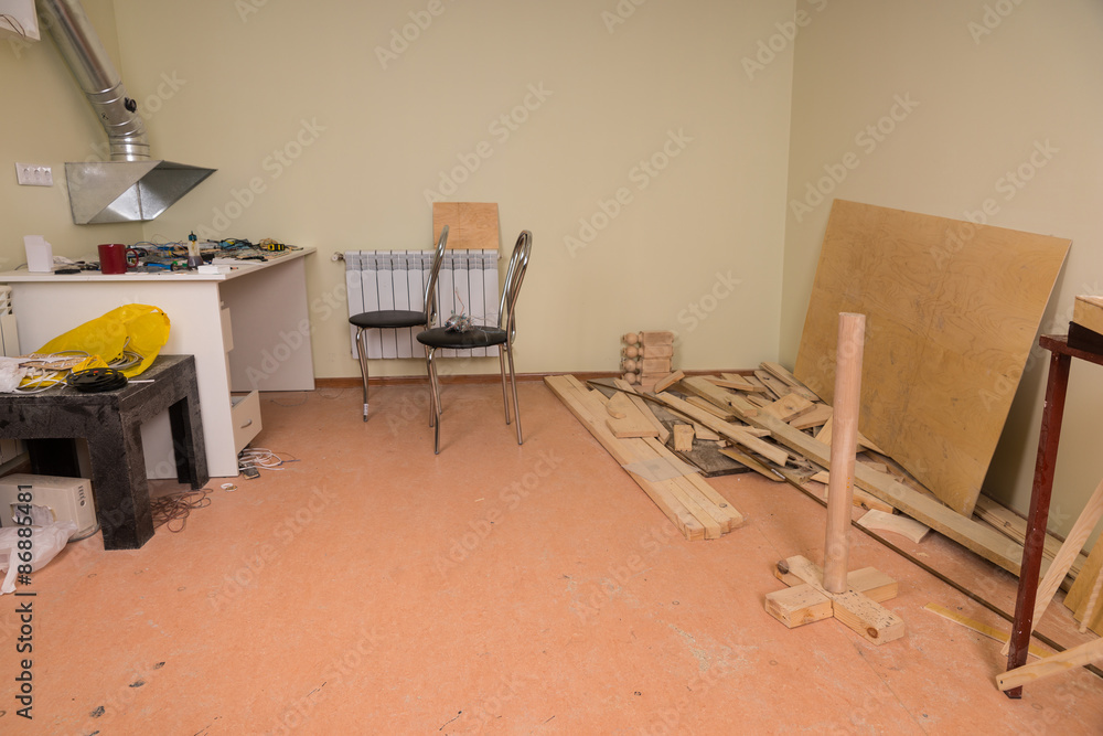 Obraz premium Messy workshop room