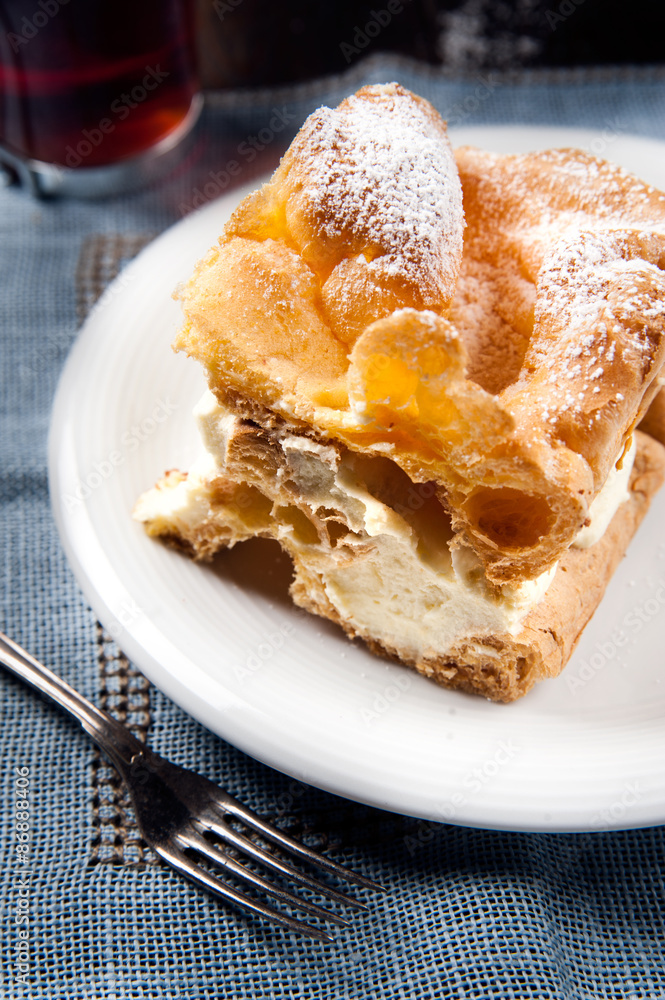 Traditional cream pie with pudding Traditional cream pie with pudding