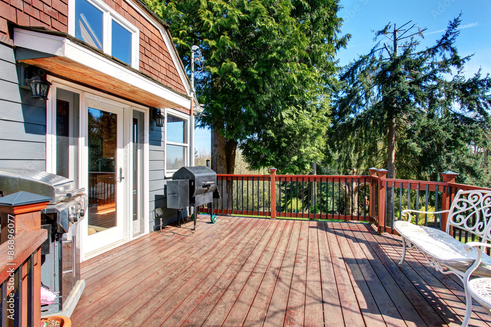 Perfect porch with view of greenery. Perfect porch with view of greenery.