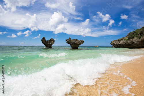 
沖縄のビーチ・ハートロック・ティーヌ浜
