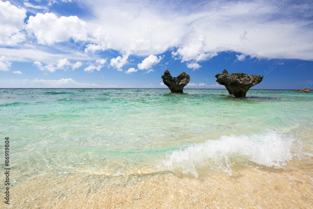 沖縄のビーチ・ハートロック・ティーヌ浜
