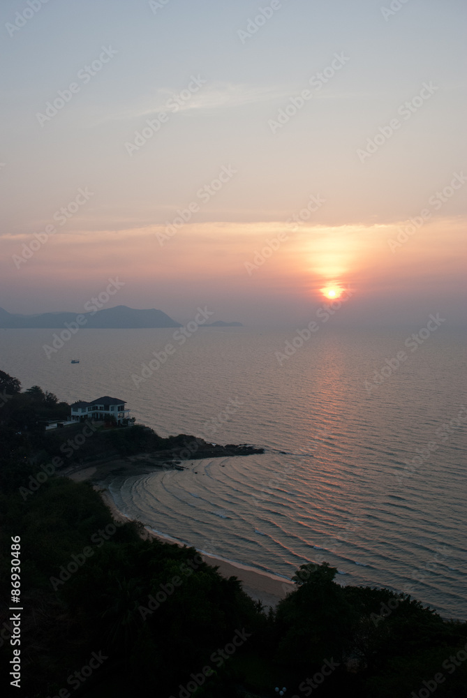 Obraz premium Sunset at Sattaheep (Thailand)
