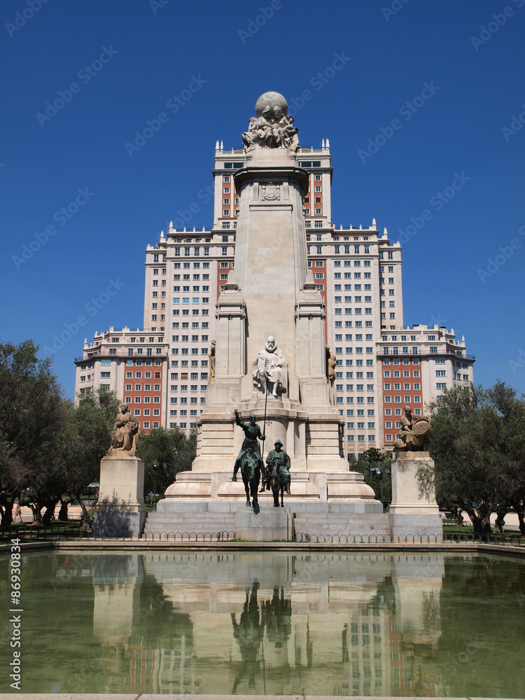 Obraz premium Cervantes Monument in Plaza de Espana, Madrid.