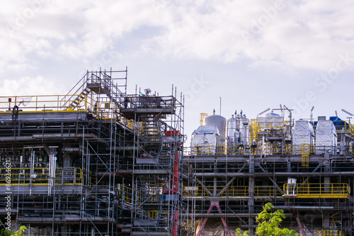 Wallpaper Mural Industry crane and building construction Torontodigital.ca