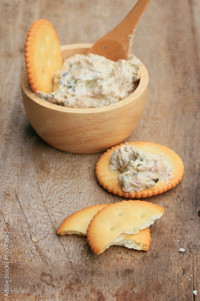 Crackers with tuna salad Crackers with tuna salad