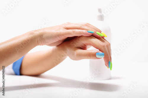 Manicure, masaż dłoni