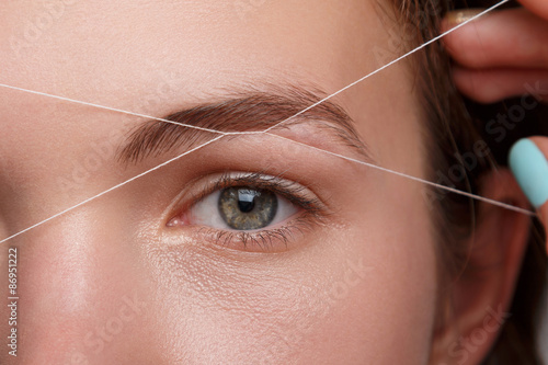 Fényképezés Woman during eyebrow threading