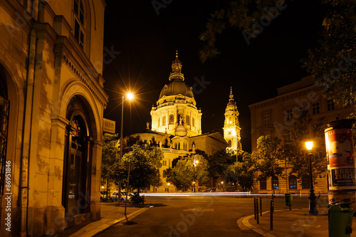 Foto Night view of Saint Stephen's Basilica
