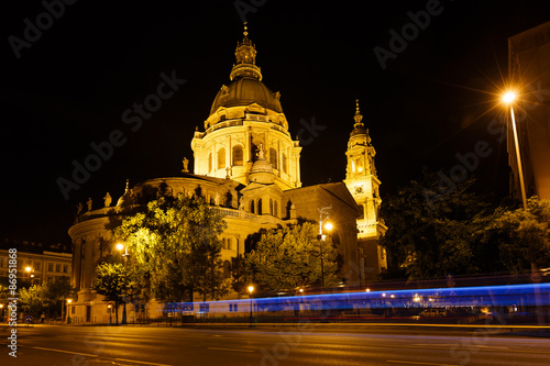Foto Night view of Saint Stephen's Basilica