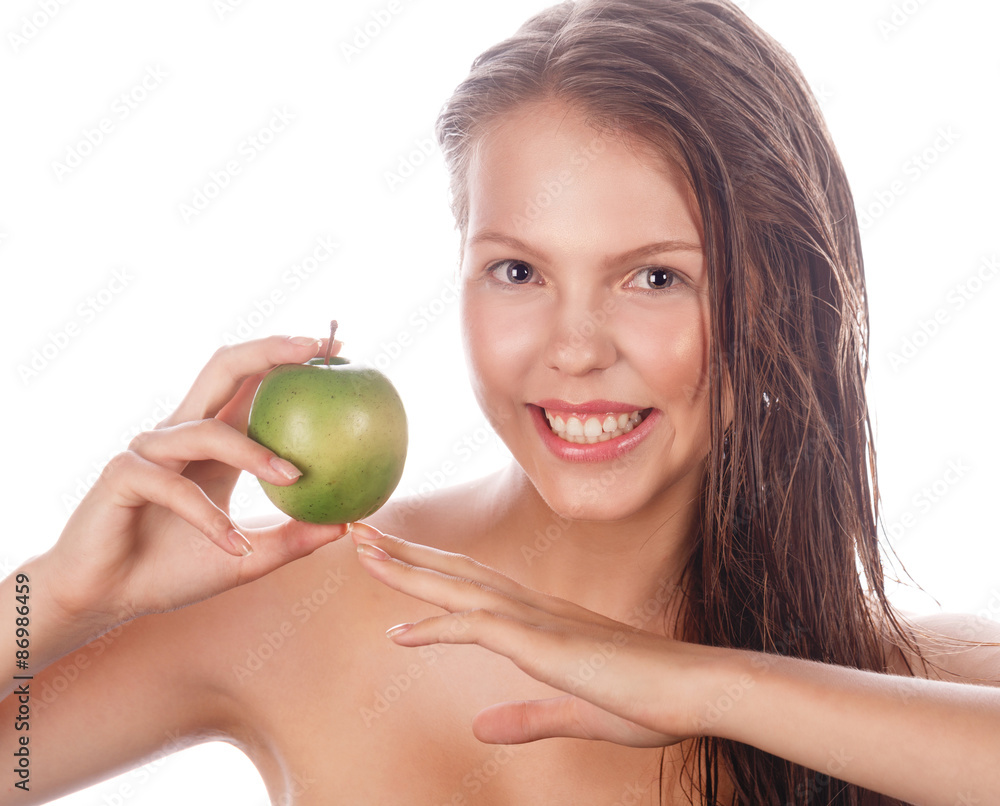 Teen girl with nude makeup holding green apple. foto de Stock | Adobe Stock