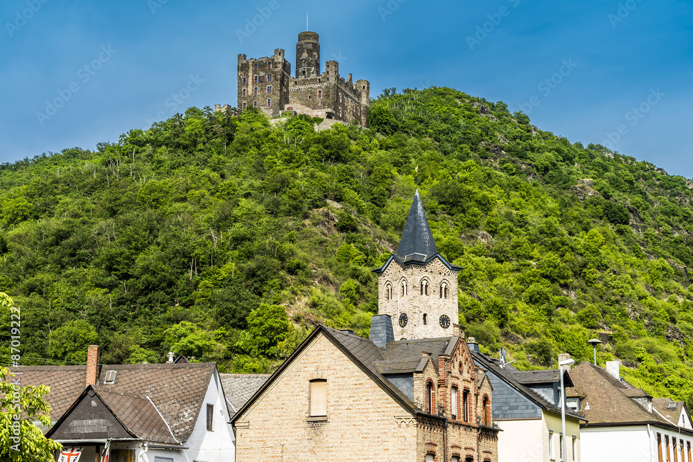 Burg Maus thront über Sankt Goarshausen am Rhein