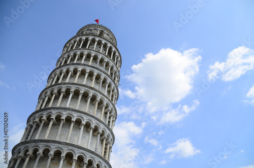 schiefe turm von pisa mit himmel