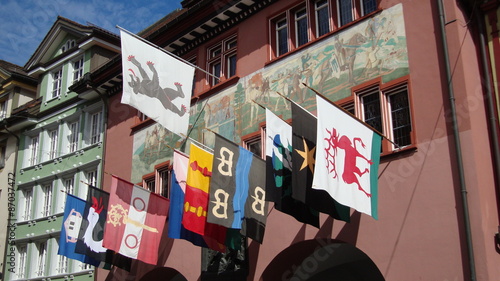 flagi kantonalne na kamienicy w Appenzell photo