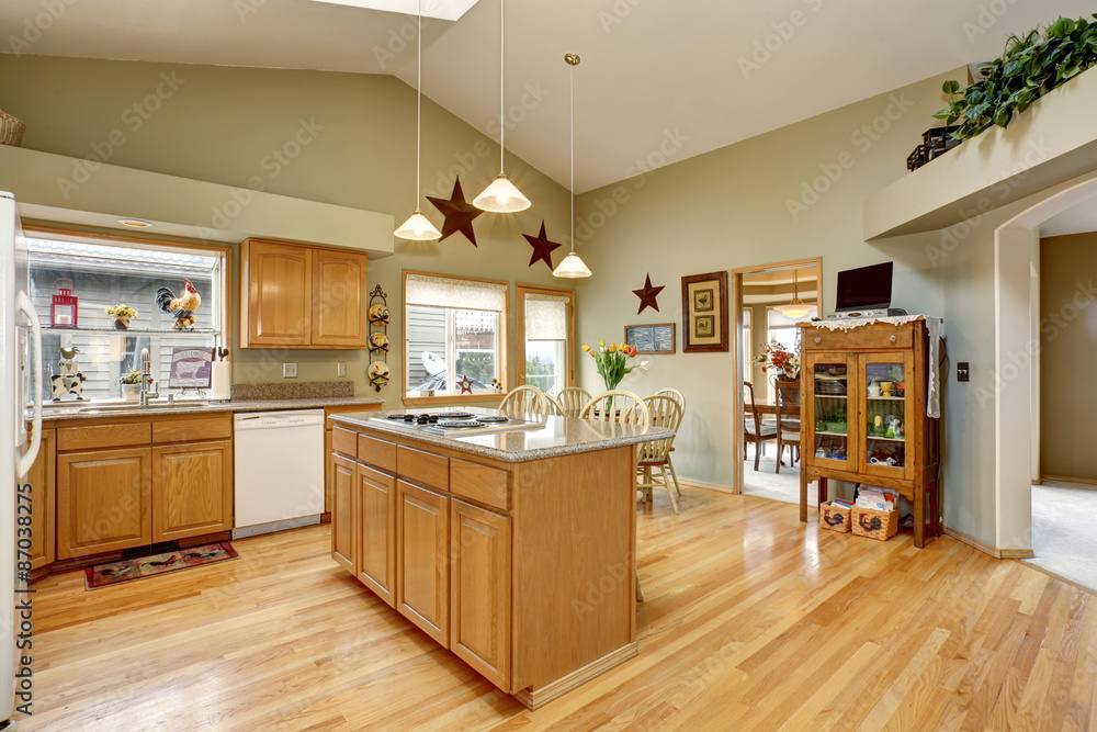 Traditional kitchen with dinning area.