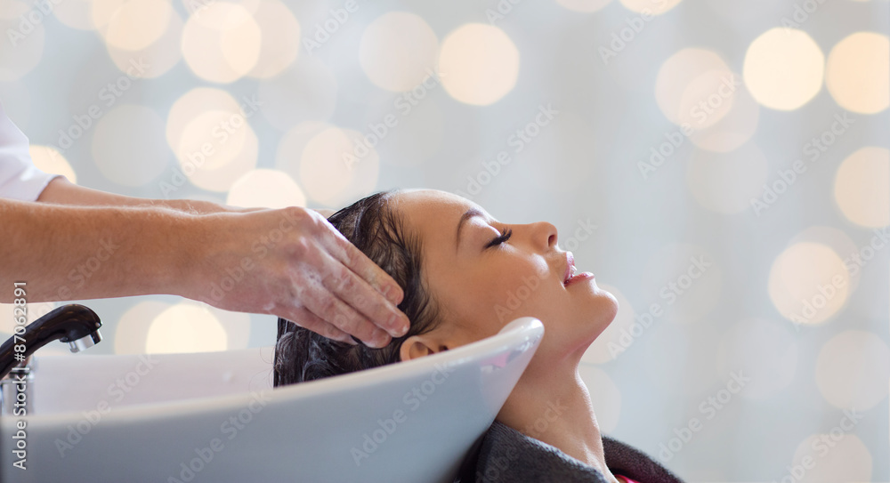 happy young woman having salon hair wash - obrazy, fototapety, plakaty 