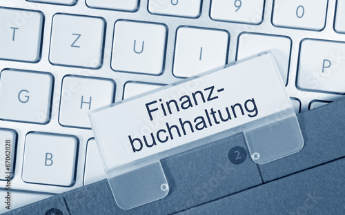 Finanzbuchhaltung - Ordner auf Tastatur im Büro photo