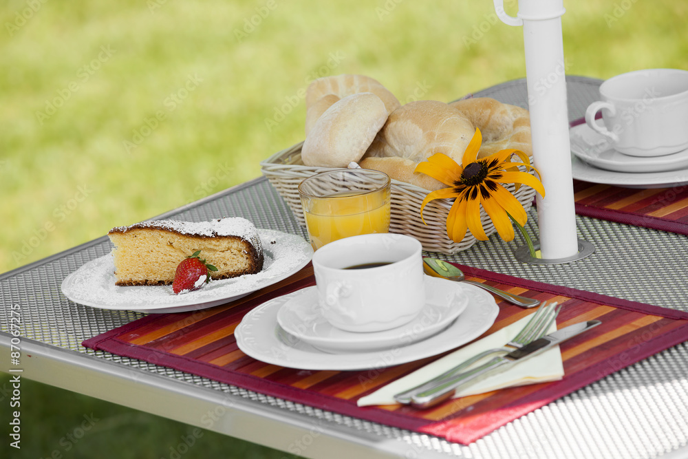colazione in giardino