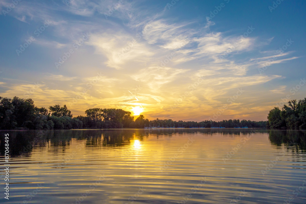 Sunrise / sunset at a lake