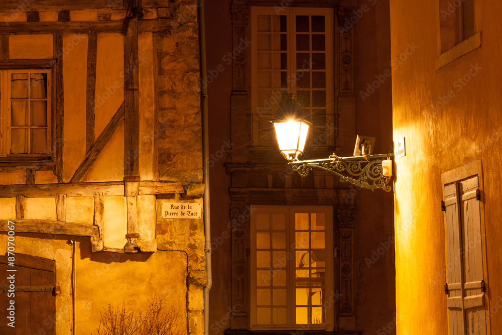 Φωτογραφία Ancient streets of Plantagenet city in downtown Le Mans, France