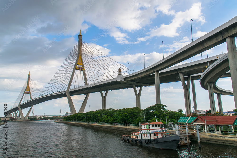 Obraz premium Bhumibol Bridge